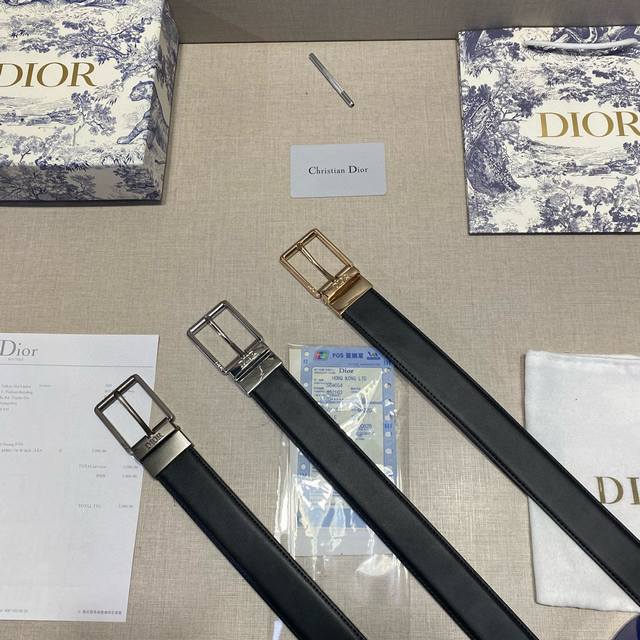 Fashion never gives up, show unique charm! The hardware adopts exquisite process