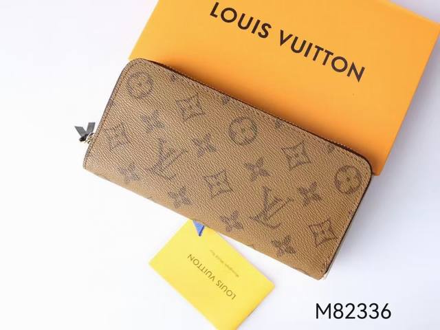 Color Yellow Size 19X9M82336 Refined and elegant, the 'Portefeuille Clemence' is