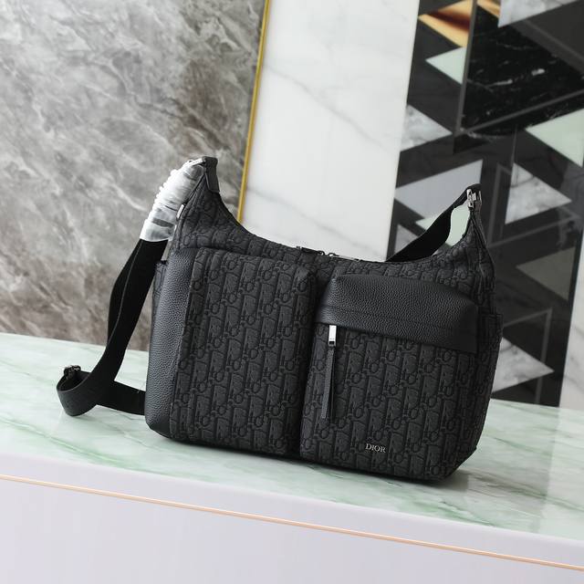 This Rider Soft Dumpling Bag is a new product in the 2025 Fall Men's Collection
