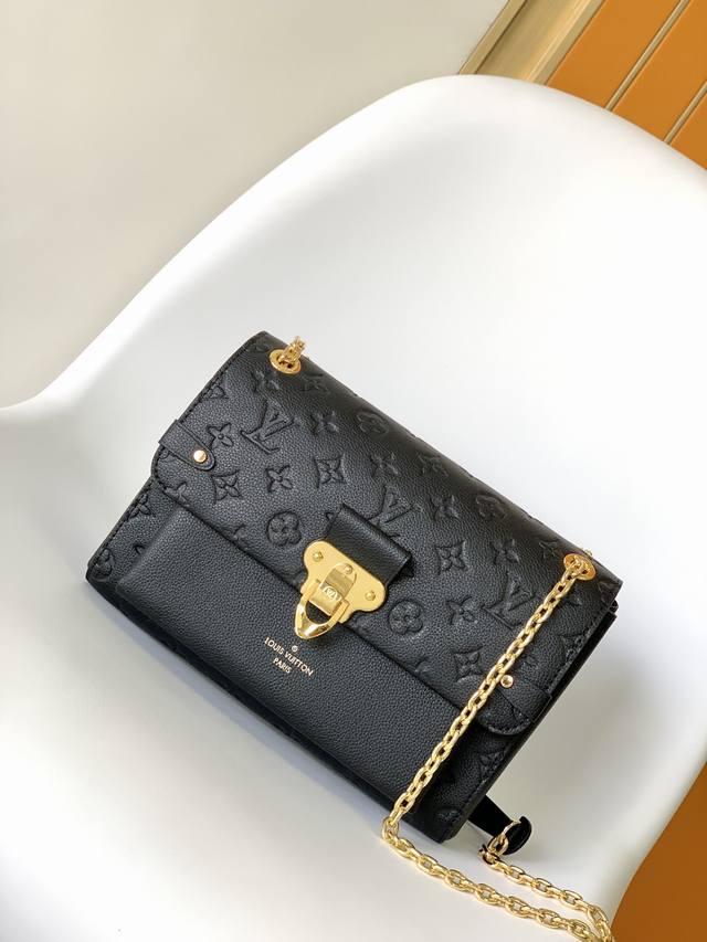 Dynamic163 M44151BlackM44929ApricotTop Original Made of smooth and embossed Mono