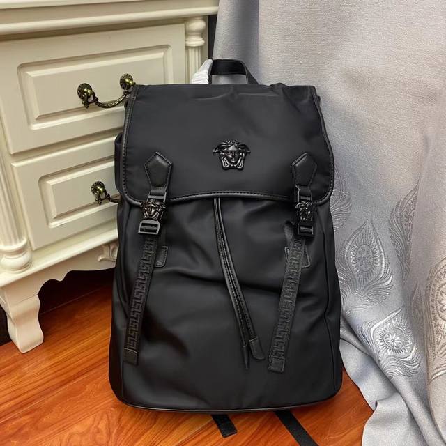 batch. Model: 689-1 Black buckle counter synchronization original backpack, bac