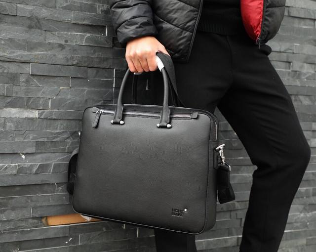 batch. Genuine model: 8811-1 counter hot-selling model, original cowhide, Montb