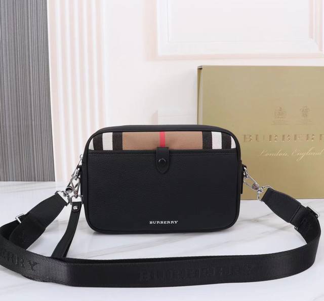 The latest Burberry crossbody bag, imported top-grade original, comfortable to