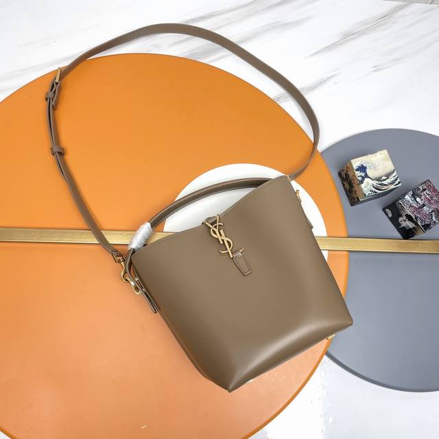 Le 37 Bucket Bag Small_A very nice bucket bag with a tote_A brand new bag style,