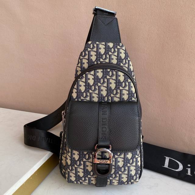 Early Spring Series Saddle Bag, launched! The designer's first quarter design,