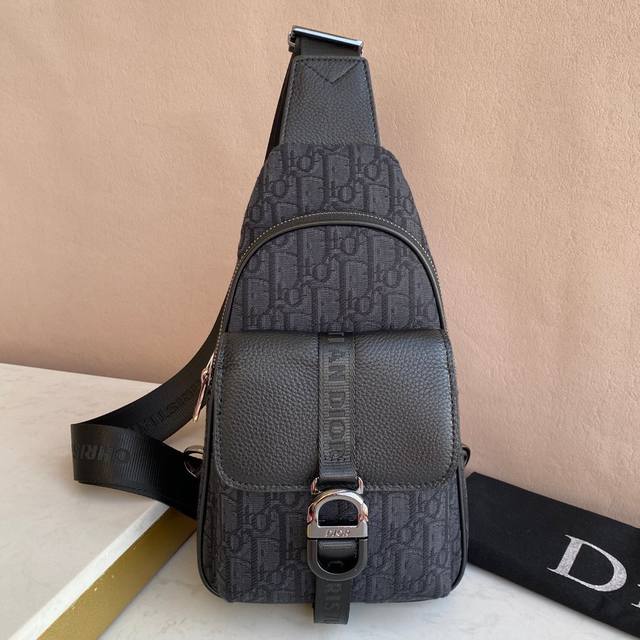 Early Spring Series Saddle Bag, launched! The designer's first design in the fi