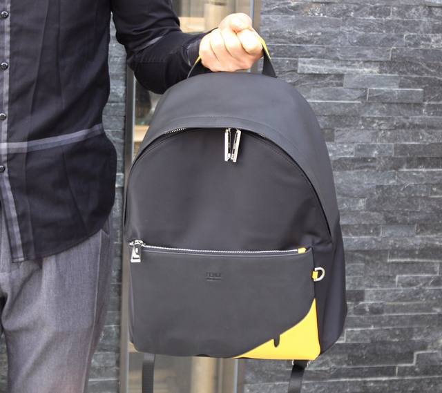 batch. Model: 33203-1 7Vz042A9Zbf0R2A Fendi Fendi counter new cloth and leather
