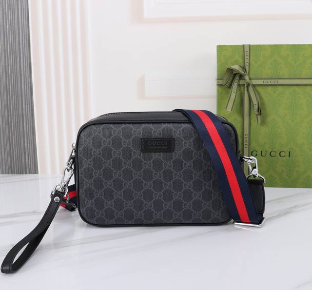 The latest Gucci crossbody bag, imported top-grade original, comfortable to the