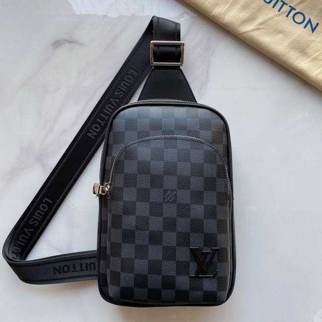 New Louis Vuitton Lv chest bag imported from Taiwan with imported cowhide, top