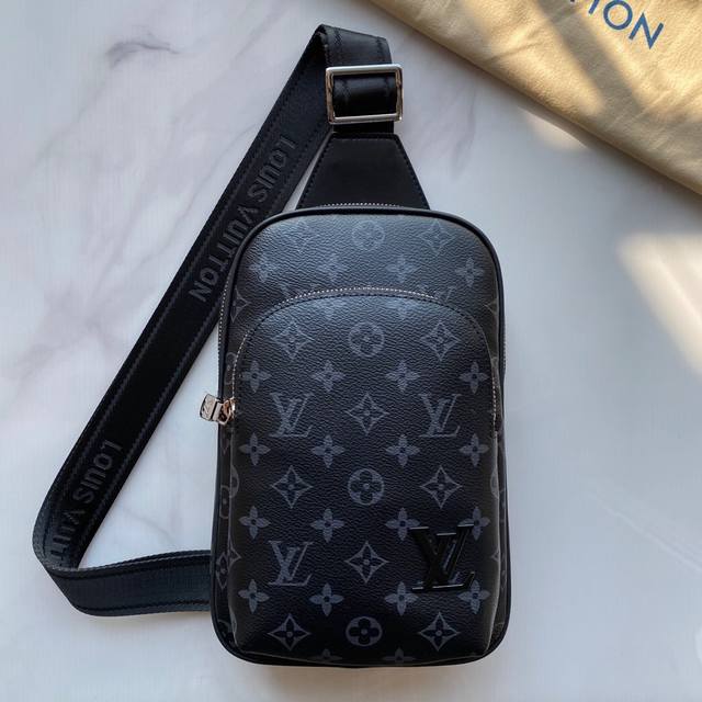 New Louis Vuitton Lv chest bag imported from Taiwan with imported cowhide, top
