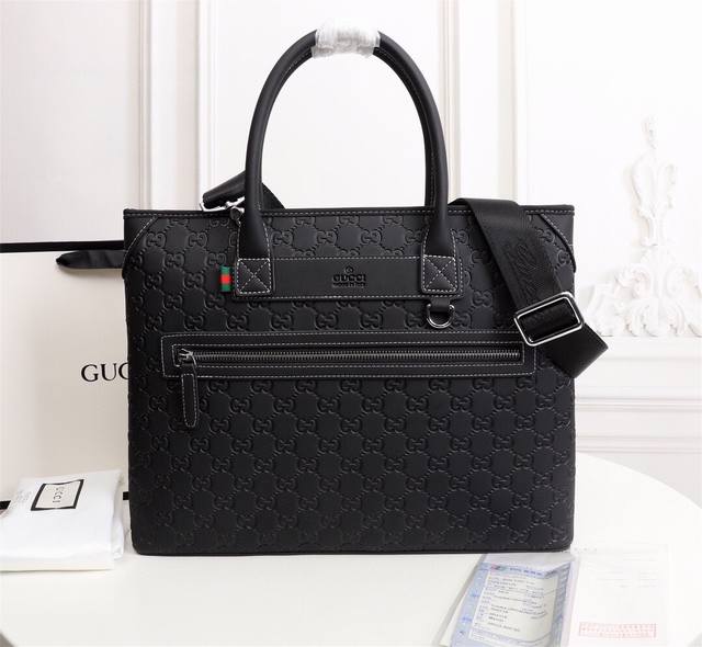 Model: 3200-5 Guccl briefcases are available for sale in Italy. Exclusive high-