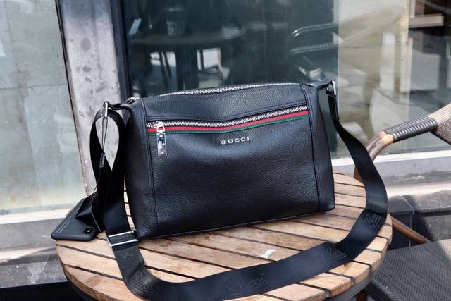Guccl Gucci Large Capacity Model 1313-2 Casual Crossbody Bag Color Black ~ High