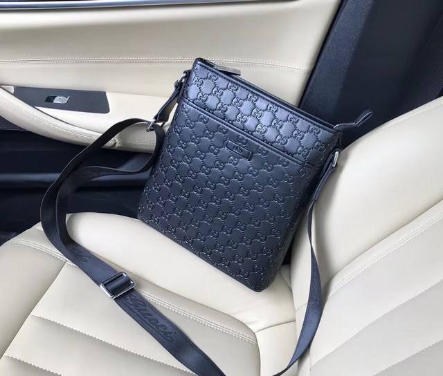 Model: 33013-2 ~ Crossbody bag black Gucci Men's casual series straight, smooth