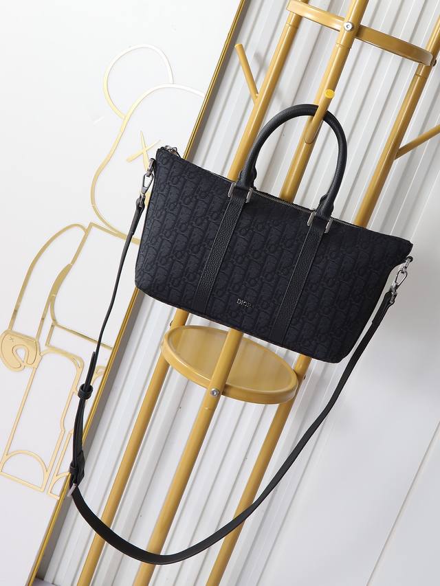 The highest version on the market, welcome to compare Weekender 25 Handbag Blac
