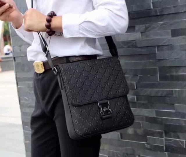 Gucci original model 33065-2 high-end clamshell messenger bag size 25X27X6Cm co