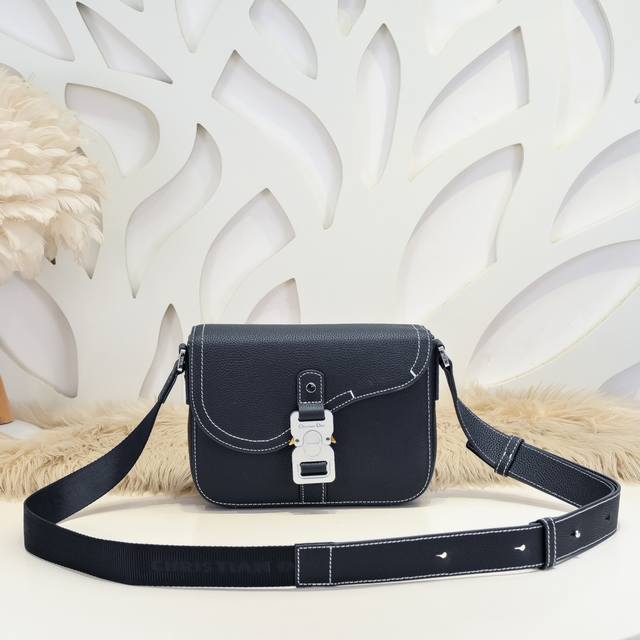 Dior - Dior's latest messenger bag crossbody bag. Synchronized with the official