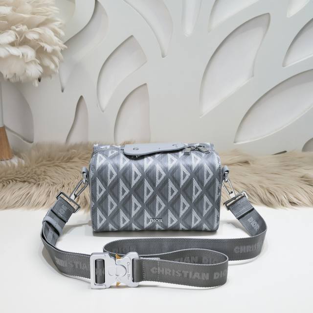 Dior - Dior's latest men's messenger bag shoulder bag, original quality 709, thi