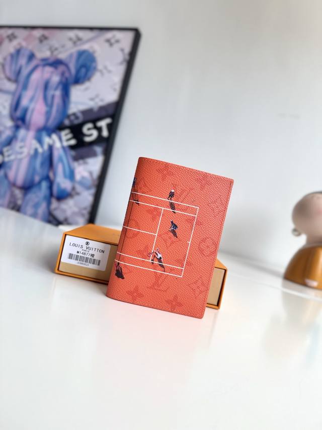 Overseas original M14877 Orange exclusive real shot! This passport holder is ma
