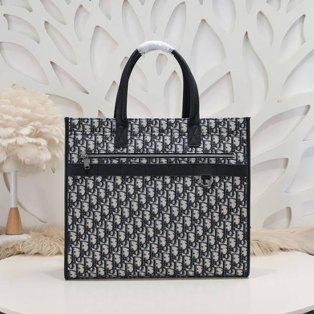 Dior - Dior's latest handbag shopping bag. Original quality from the official we