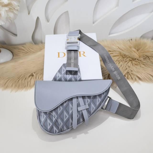 Dior - The latest men's saddle bag from Dior counters. The original quality is s