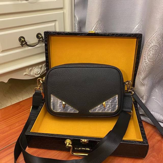 batch size: 24-16-7, model number: 33036-2, color: black Fendi-Fendi's latest s