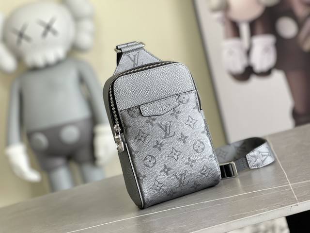M30741 Outdoor Shoulder BagA new addition to the Taigarama collection, this Outd