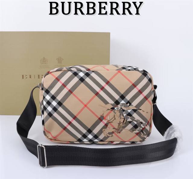 New arrival Bur's latest crossbody bag, decorated with fine Bur plaid. Decorate