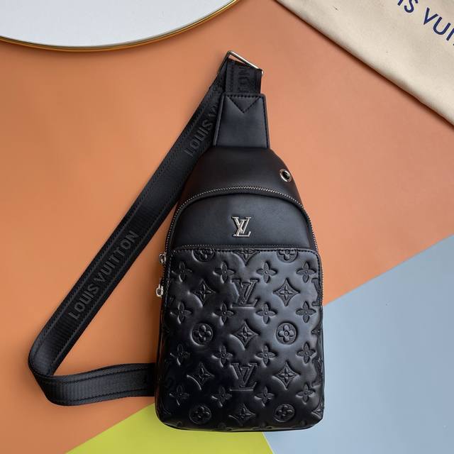 Original goods, latest style, Lv men's chest bag, hot shipment, real product ph