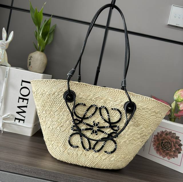 Low High Version Iraca Palm Fiber and Cow Leather Anagram Basket Bag*A tradition