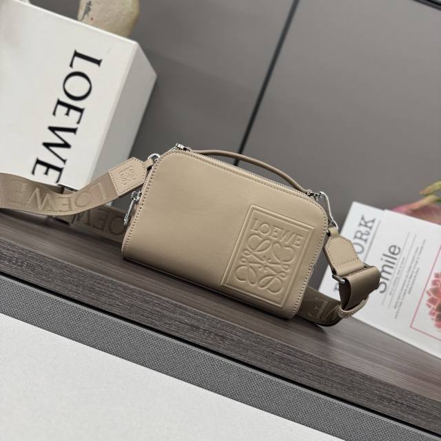 LwThe new multifunctional mini crossbody camera bag is functional and practical