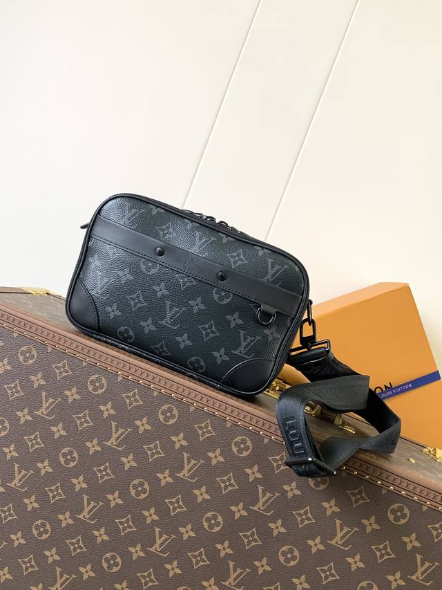 Top original single code change chip 163C M46955 Black flower men's messenger b