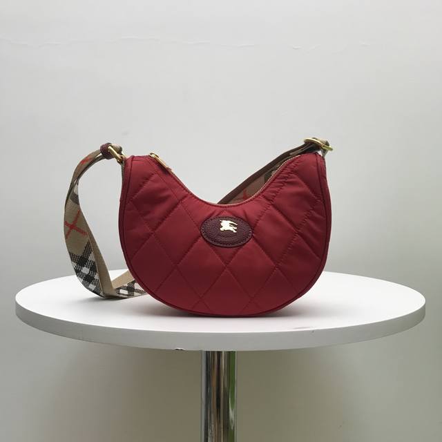 B's top original crossbody bag, inspired by the elegance of the British countrys