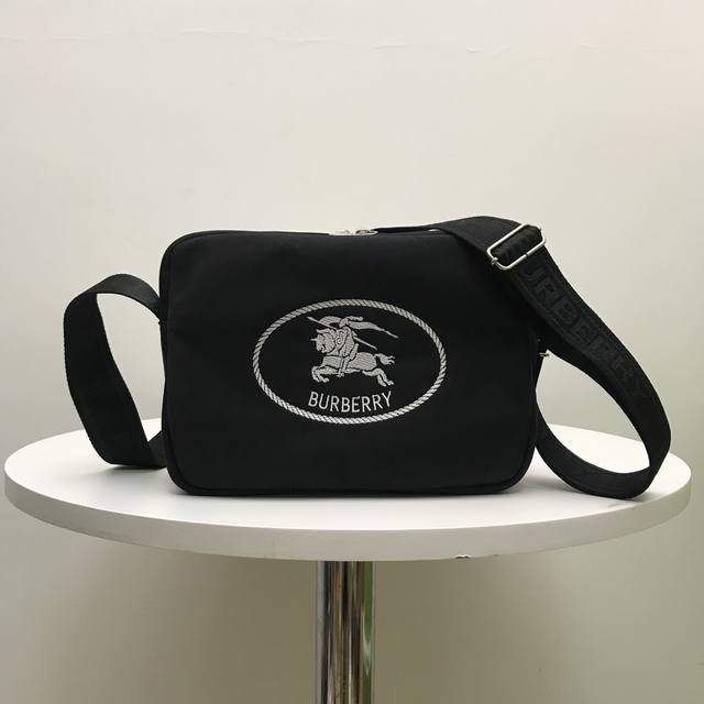 B's top original crossbody bag, decorated with a knight's seal in fine woven tul