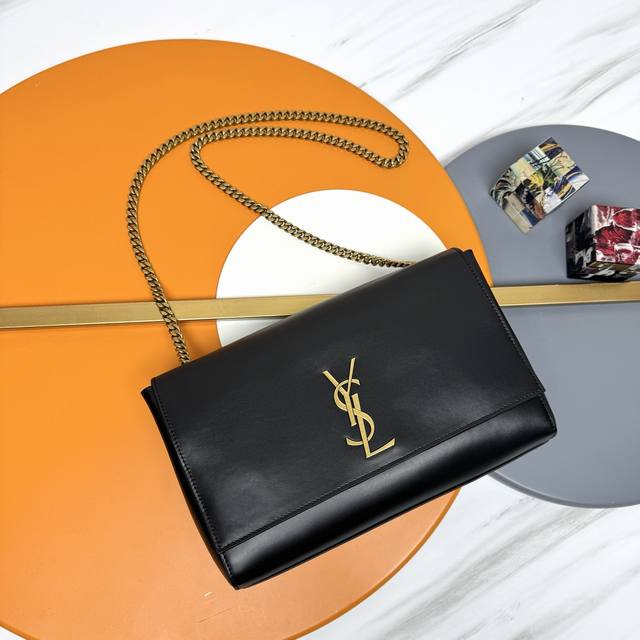 Reversible suede & plain leatherBuying one bag is equivalent to owning two bags,