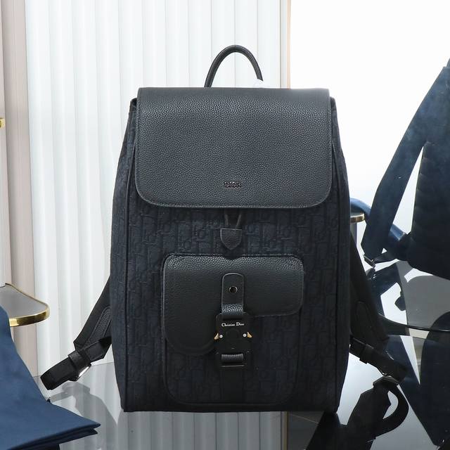 The highest version on the market, welcome to compare Saddle Backpack Black Obl