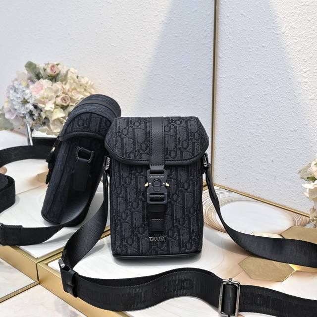 Dior Hit The Road ... New to the Summer 2025 Men's Collection, this vertical fla
