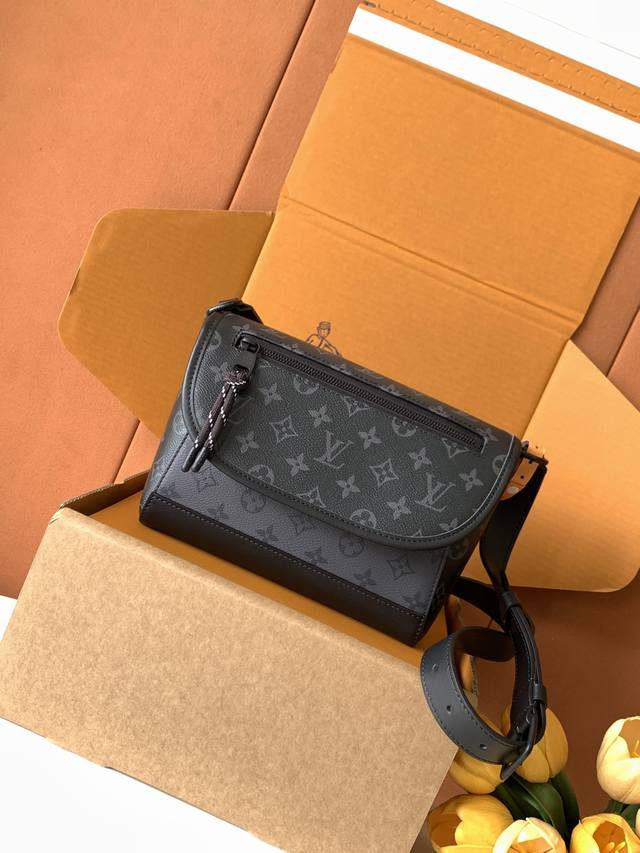 Special grade Mb chip version original leather This Pulse messenger bag Model: