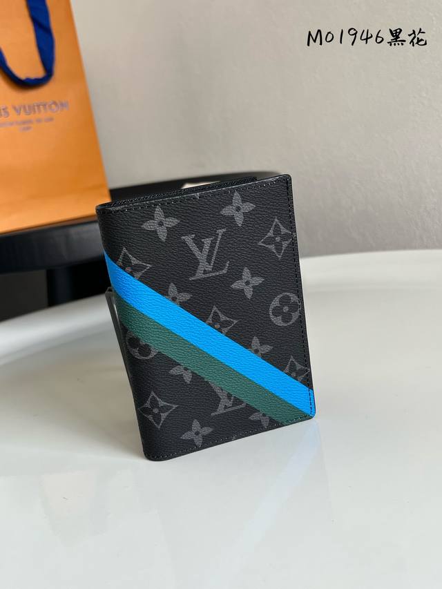 Top Original Black Flower This Mon Monogram series passport cover is made of cla