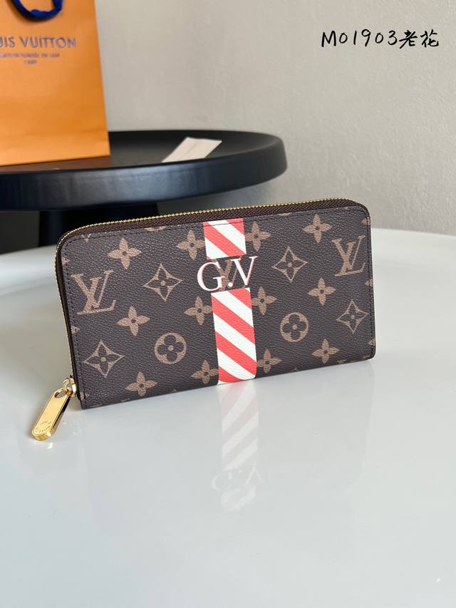 Monogram This Zippy wallet from the Mon Monogram collection features a classic s