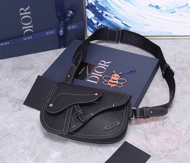 Dior Saddle men's messenger bag real shot, the picture is the same as the produc
