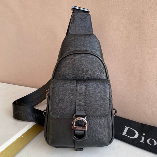 Early Spring Series Saddle Bag, launched! The designer's first quarter design,