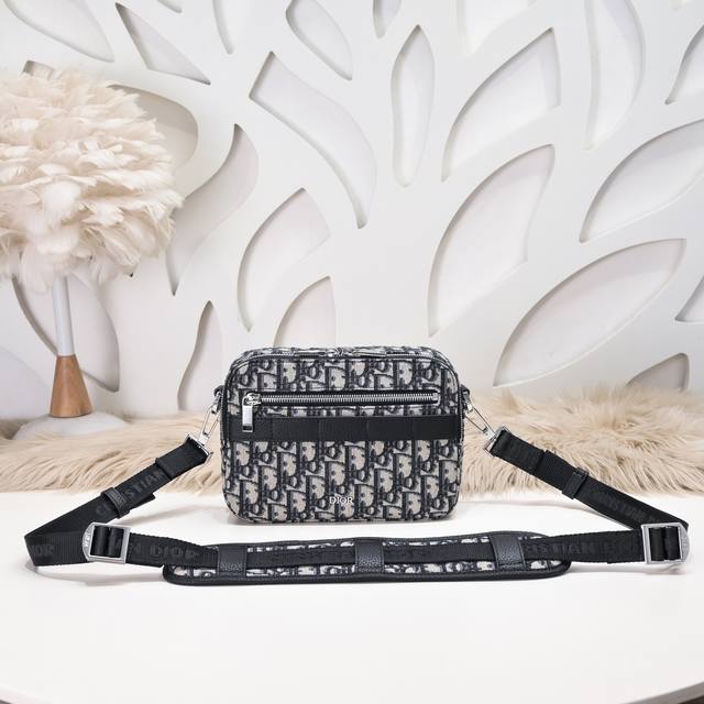 Dior - Dior's latest messenger bag, crossbody bag, shoulder bag. Original qualit