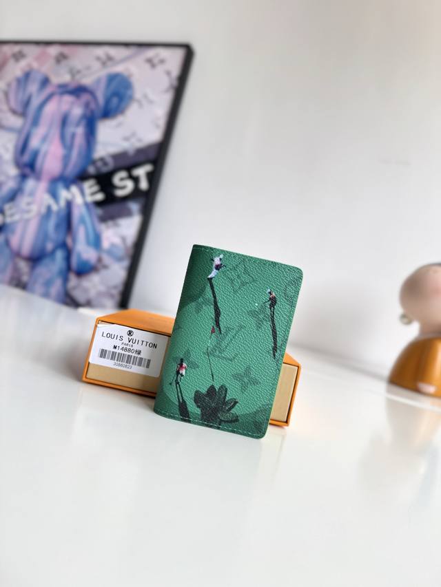 Overseas original M14880 green exclusive real shot! This pocket wallet is made