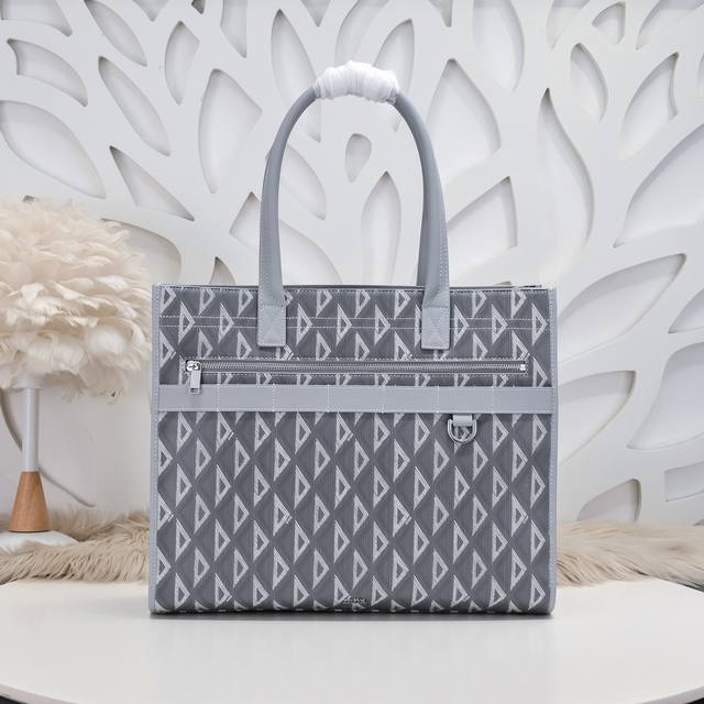 Dior - The latest handbags and shopping bags from Dior counters. The original qu