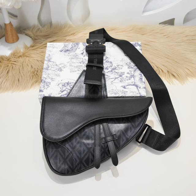 Dior - The latest men's saddle bag from Dior counters. The original quality is s