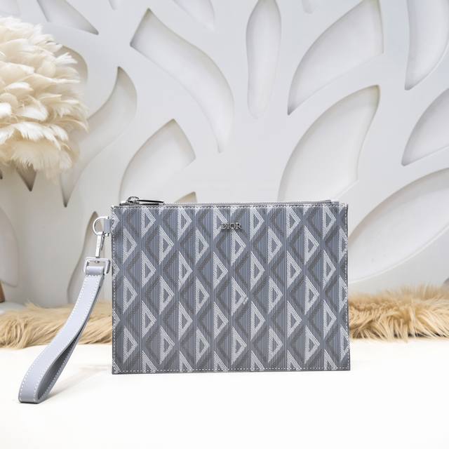 Dior - The latest men's clutch from Dior counters. The original quality is synch