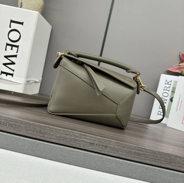 Lw New Version Mini Puzzle Edge Handbag in Soft Calf Leather The debut handbag f