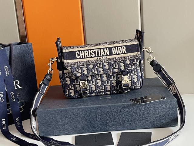 Latest monogram messenger bag M9021 Small size: 23X15X8Cm Large size: 28 X 24 X