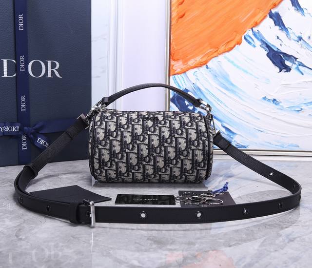 Di.Or Mini Roller Messenger Bag Code: Cd:93312 A sleek and compact messenger bag