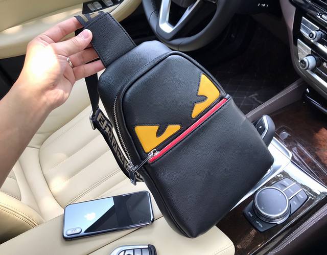original quality Brand name: New Fendi chest bag Product specifications: W19Xh2
